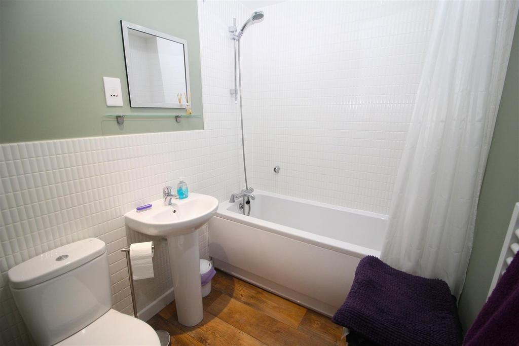 Bathroom.JPG