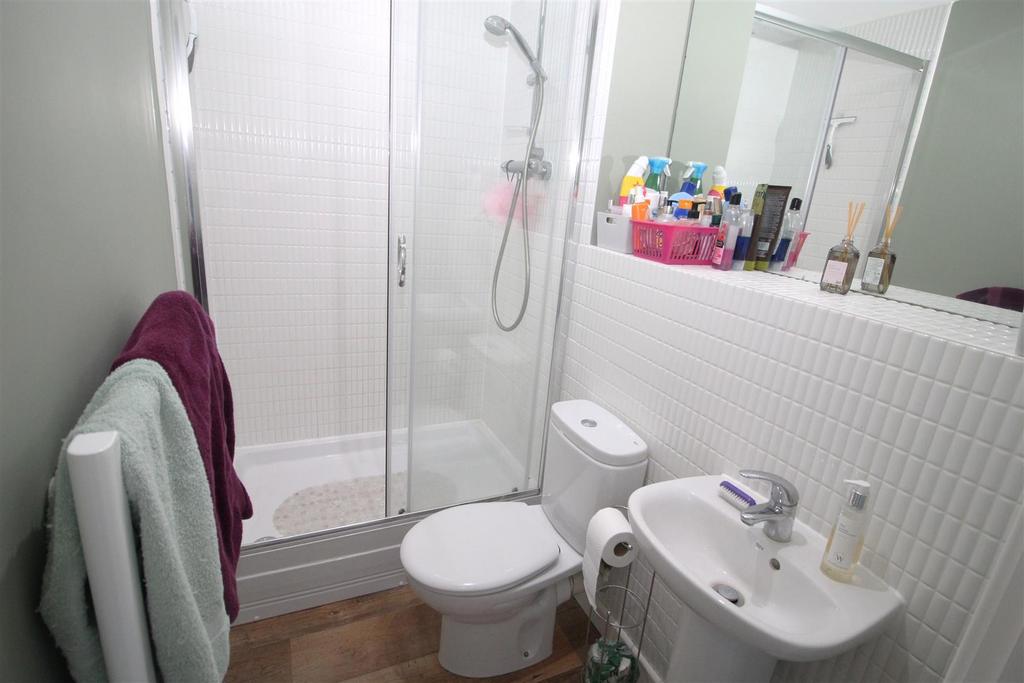 Ensuite.JPG