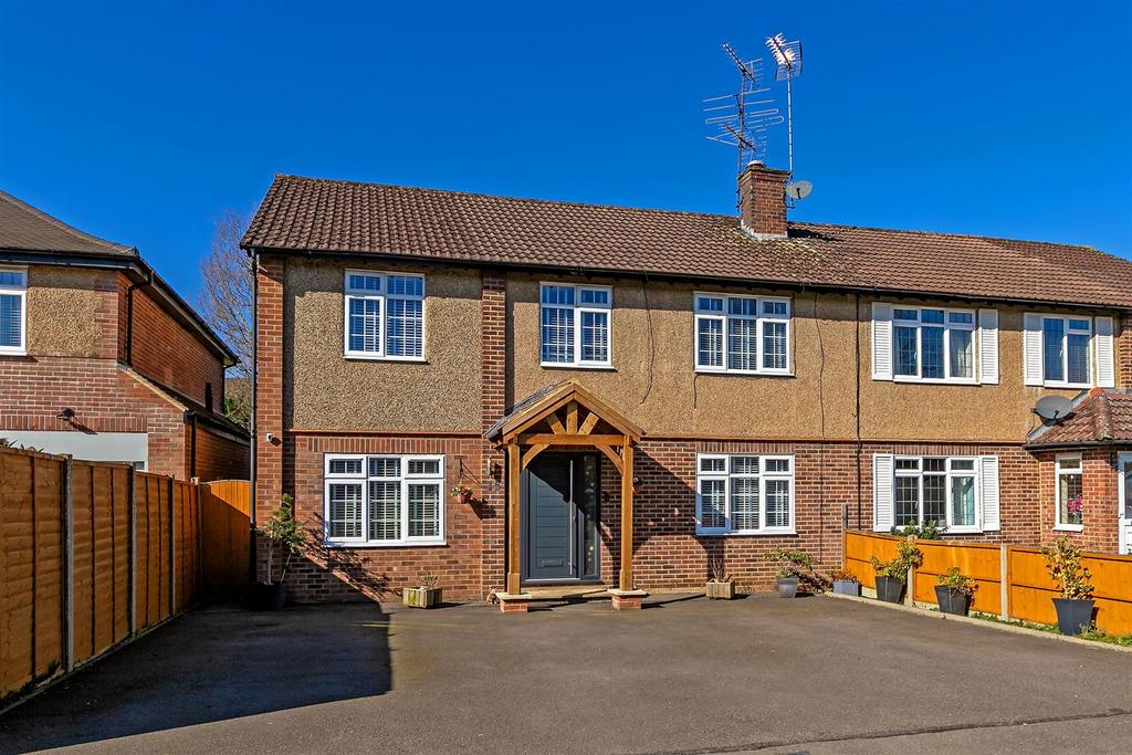 15 Blackthorn Close-1.jpg