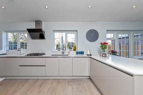 4 bedroom semi-detached house for sale, Blackthorn Close, St. Albans