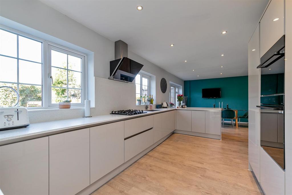 15 Blackthorn Close-28.jpg