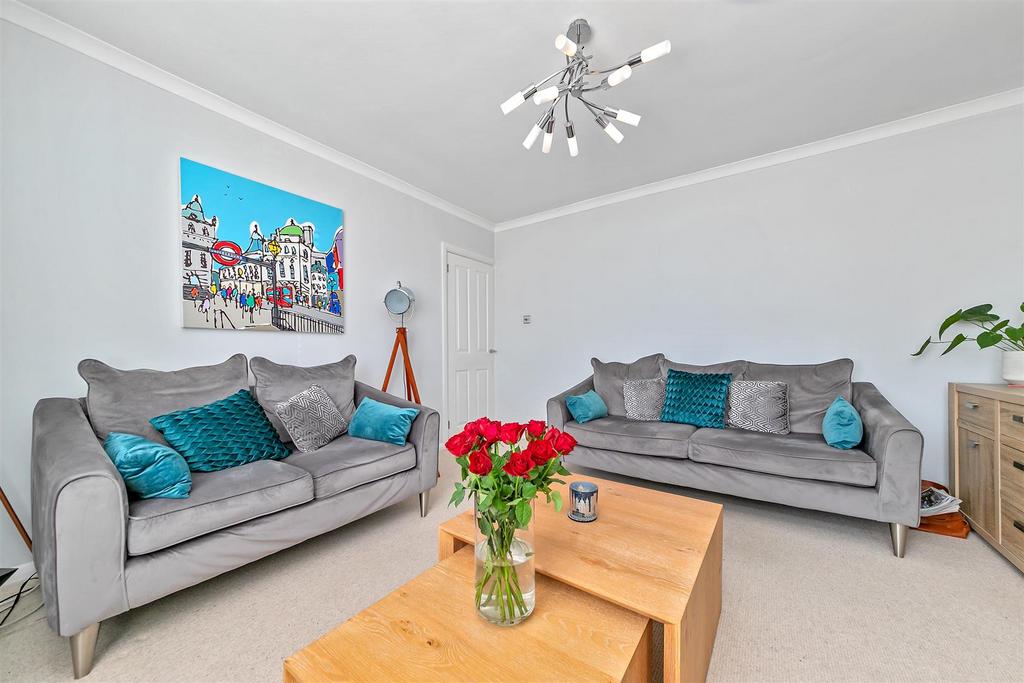 15 Blackthorn Close-19.jpg
