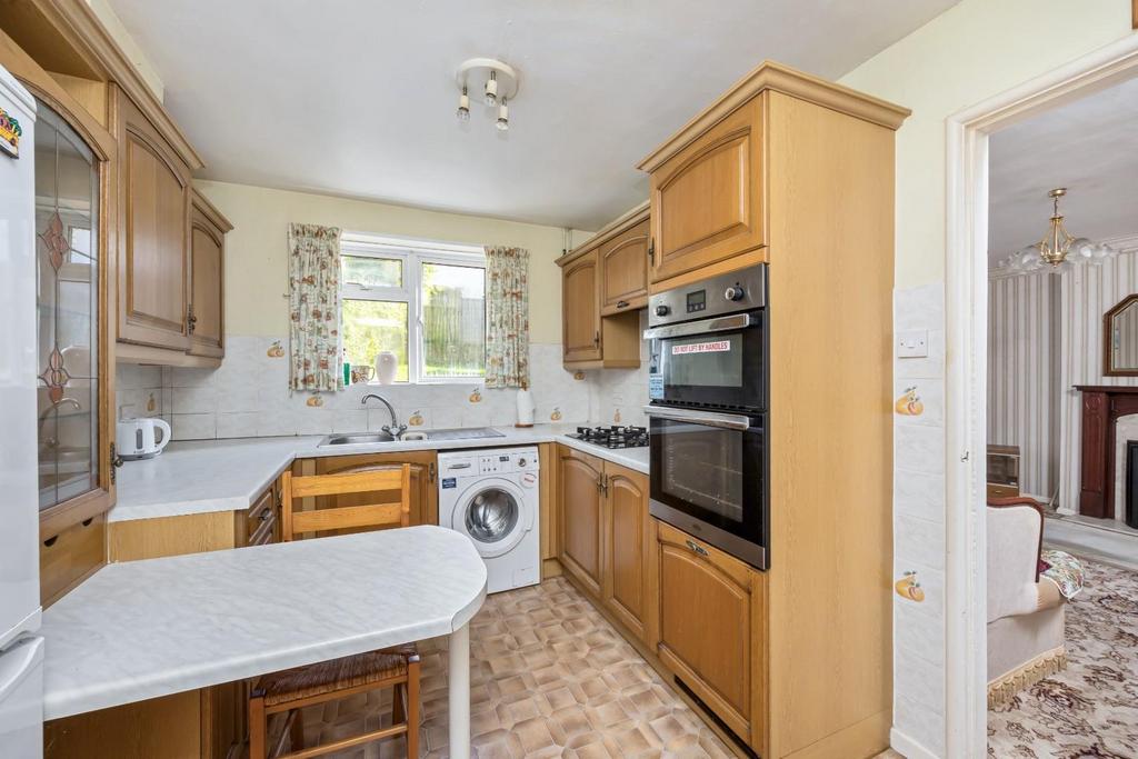Kitchen (2).jpg