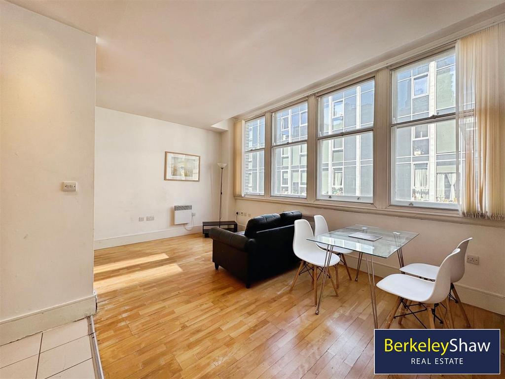 Living/dining area