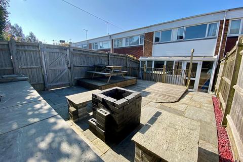 3 bedroom terraced house for sale, Sussex Close, Hailsham