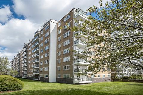Studio for sale, Churchill Gardens, London, SW1V