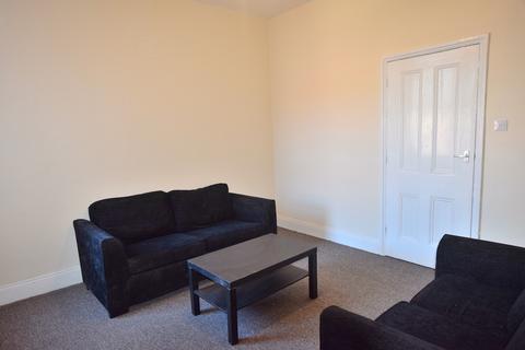 3 bedroom ground floor flat to rent, Wingrove Avenue, Newcastle upon Tyne NE4