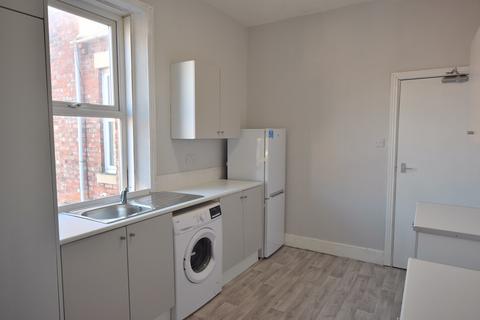 3 bedroom ground floor flat to rent, Wingrove Avenue, Newcastle upon Tyne NE4