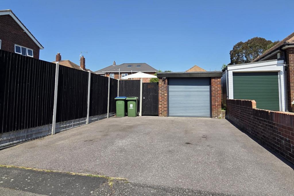 Garage/parking
