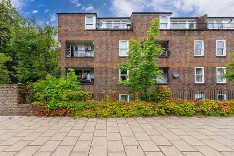 2 bedroom flat for sale, Boscombe Gardens, London SW16