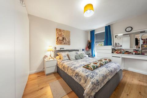 2 bedroom flat for sale, Boscombe Gardens, London SW16