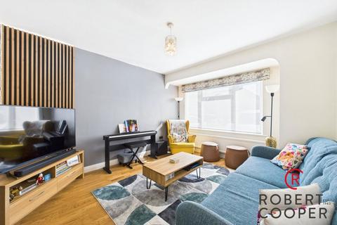 undefined, Woodlands Avenue, Eastcote, Middlesex, HA4