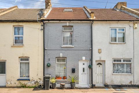 3 bedroom terraced house to rent, Rural Vale Northfleet DA11