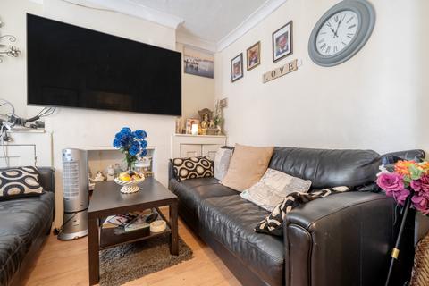 3 bedroom terraced house to rent, Rural Vale Northfleet DA11