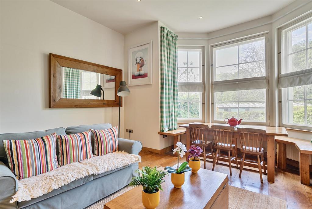 Sitting/Dining Room