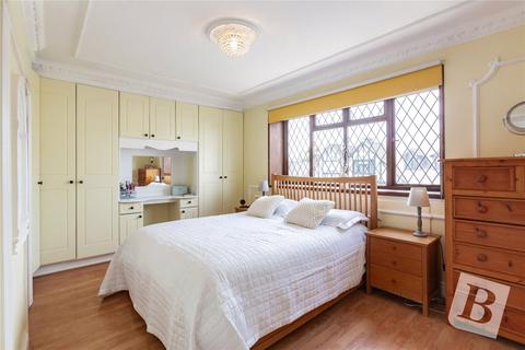 10 Leasway, Upminster, RM14 3AJ