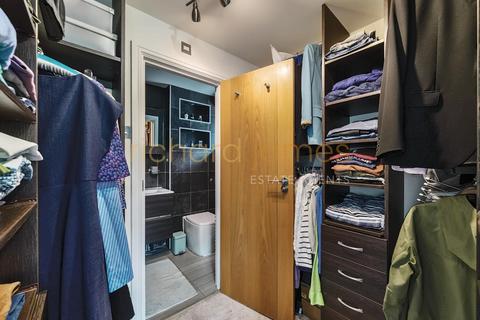 7 Lawrence Avenue, London, NW7 4NL