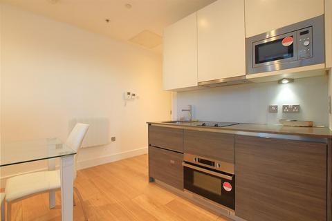Studio to rent, Staines Road, Hounslow TW3