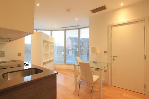 Studio to rent, Staines Road, Hounslow TW3