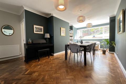 4 bedroom detached house for sale, Queen Margarets Road, Scarborough, YO11
