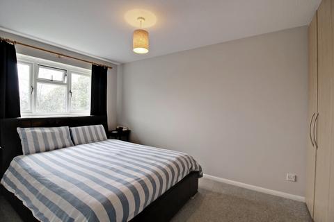 133 Ravenscroft, Hook, RG27 9NP