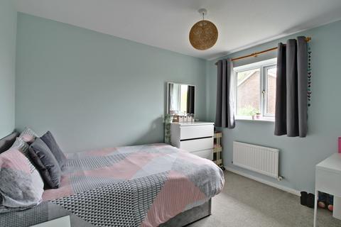 133 Ravenscroft, Hook, RG27 9NP