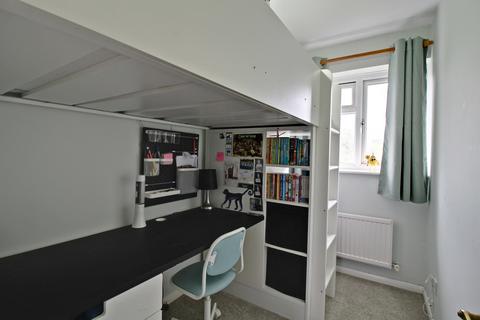 133 Ravenscroft, Hook, RG27 9NP