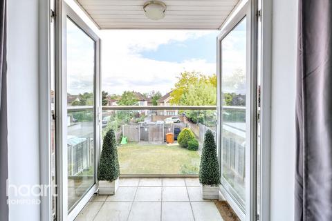 1 bedroom apartment for sale, Centreview Court, Romford, RM1 2JH