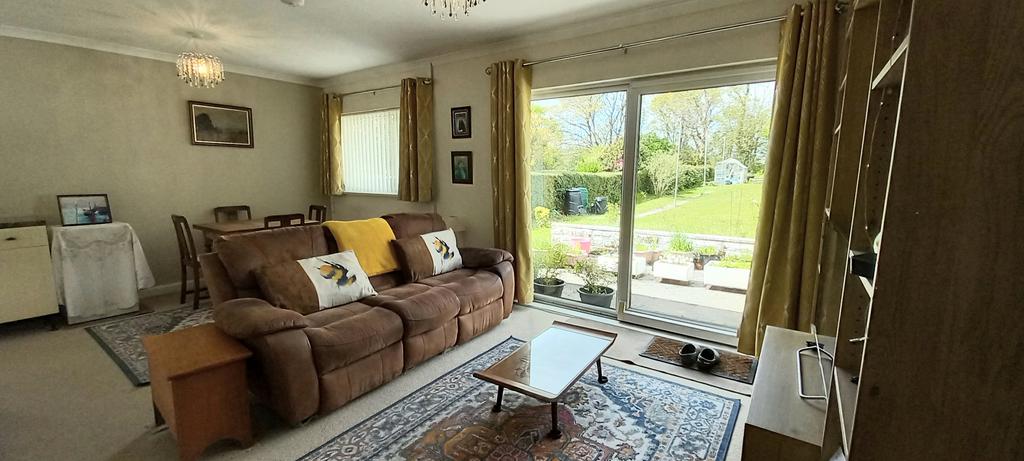 Living / Dining Area