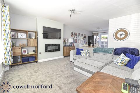 26 Cheviot Close, Milnrow, Rochdale, OL16 3HH