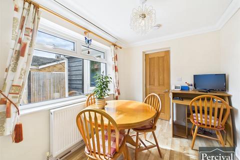 22 Lowefields, Earls Colne, Colchester, CO6 2LH