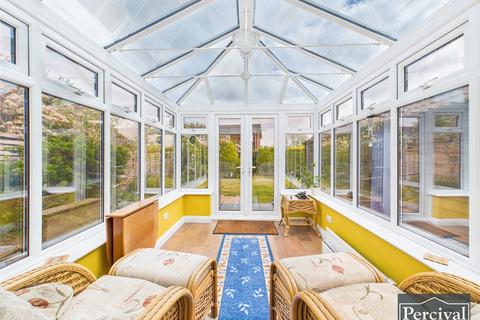22 Lowefields, Earls Colne, Colchester, CO6 2LH