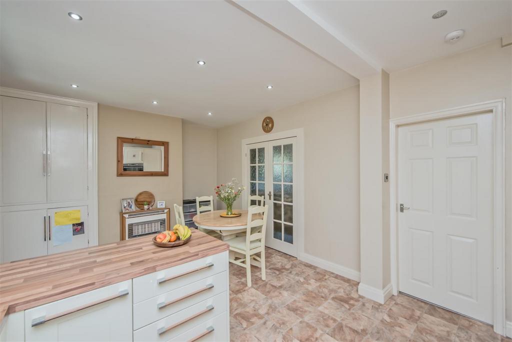 Fitted Dining Kitchen:
