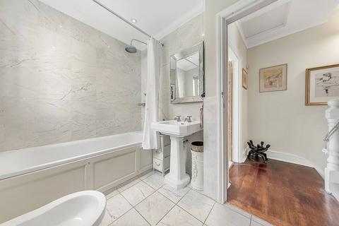 Gowan Avenue, Munster Village, London, SW6