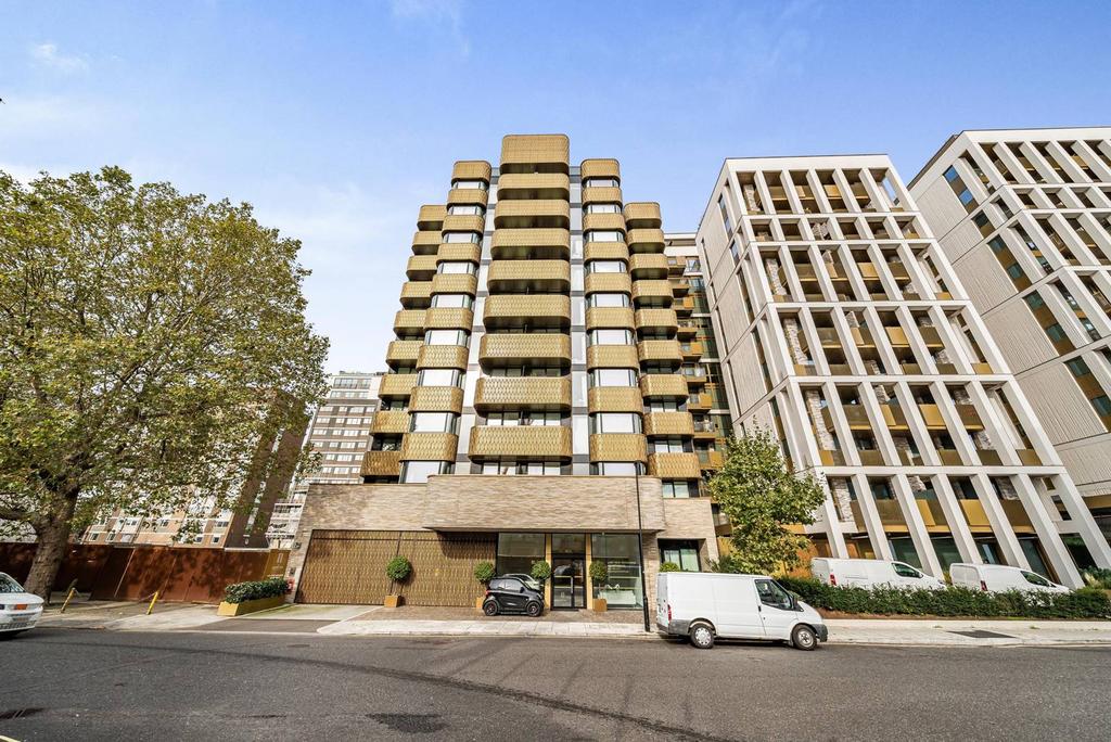 Lodge Road, Regent's Park, London, NW8 2 bed flat to rent - £6,500 pcm