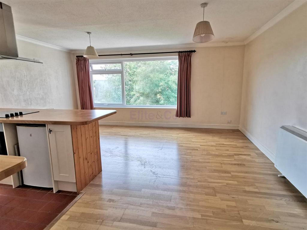 Lounge/Kitchen