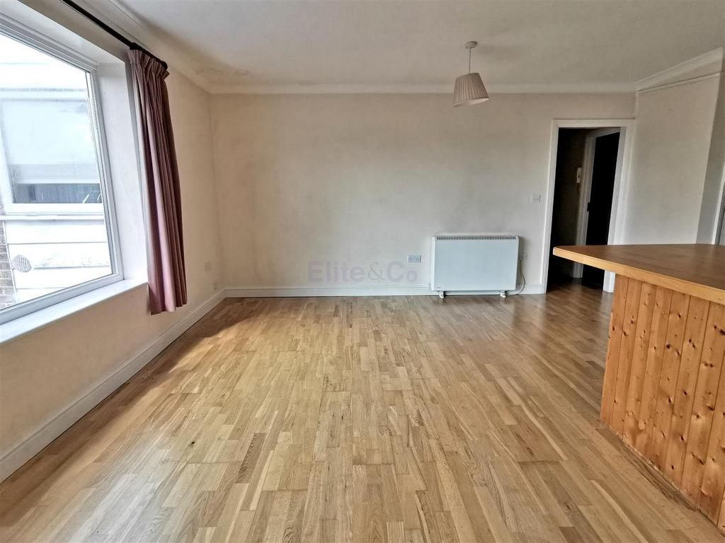 Lounge/Kitchen