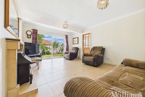 3 bedroom semi-detached bungalow for sale, Oliffe Close, Aylesbury HP20