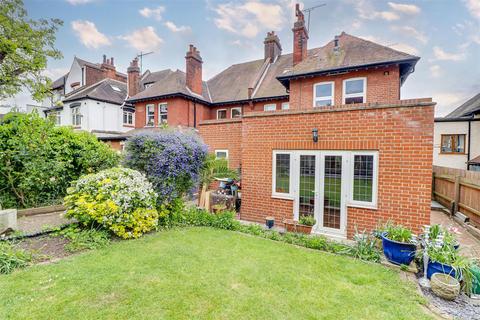 3 bedroom flat for sale, Grand Parade, Leigh-On-Sea SS9
