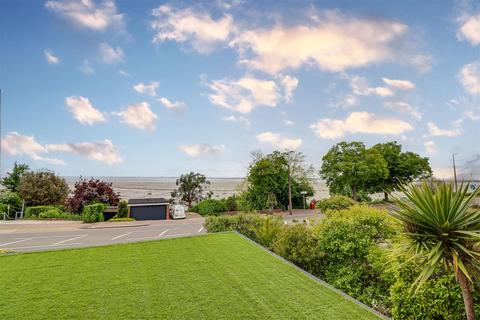 3 bedroom flat for sale, Grand Parade, Leigh-On-Sea SS9