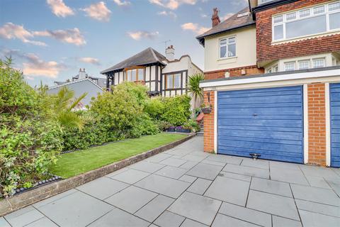 3 bedroom flat for sale, Grand Parade, Leigh-On-Sea SS9
