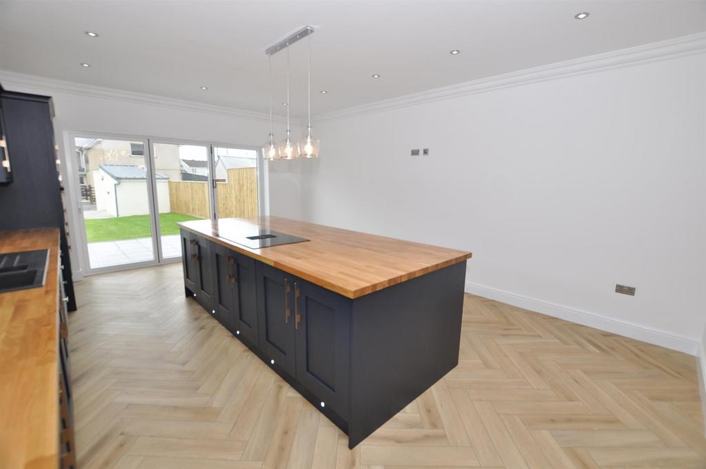 Kitchen/Dining/Family room