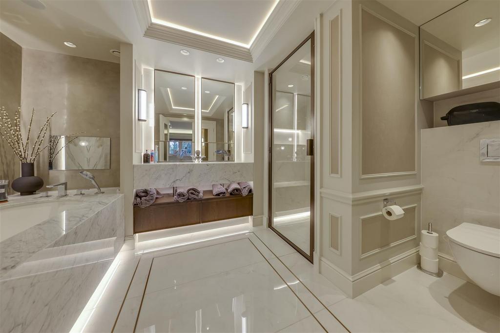 Master En-Suite Alt