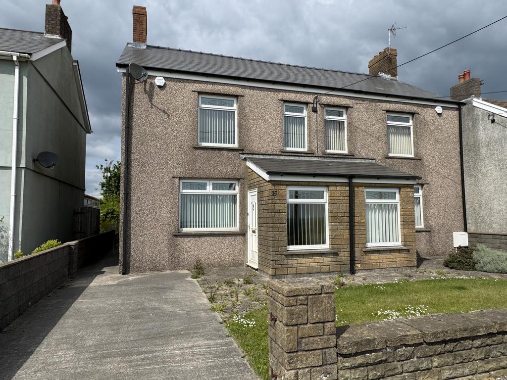 Cefn Road, Cefn Cribwr CF32 3 bed semi-detached house - £240,000