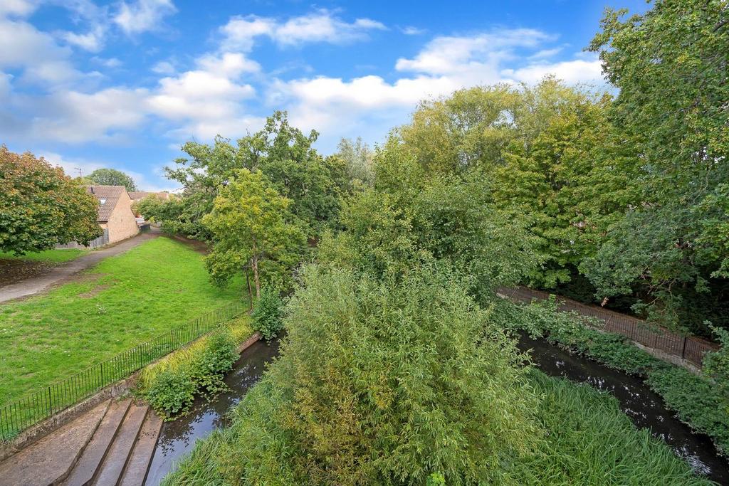 2-bed-flat-charlton-kings (12).jpg