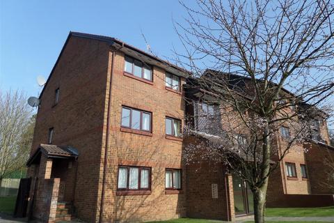 2 bedroom flat to rent, Tudor Close, Hatfield
