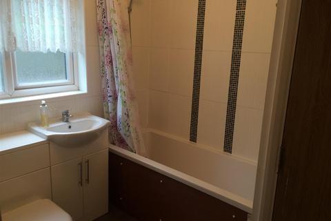 2 bedroom flat to rent, Tudor Close, Hatfield