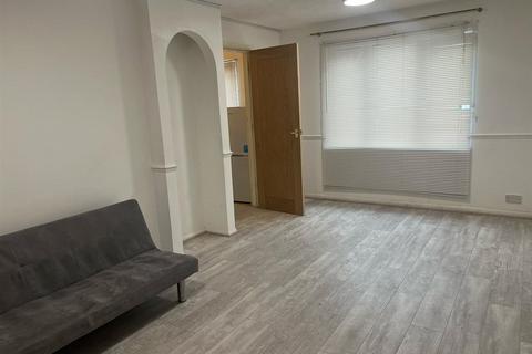2 bedroom maisonette to rent, Hanover Walk, Hatfield