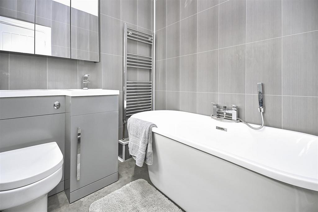 164 The Avenue Bathroom (2).jpg