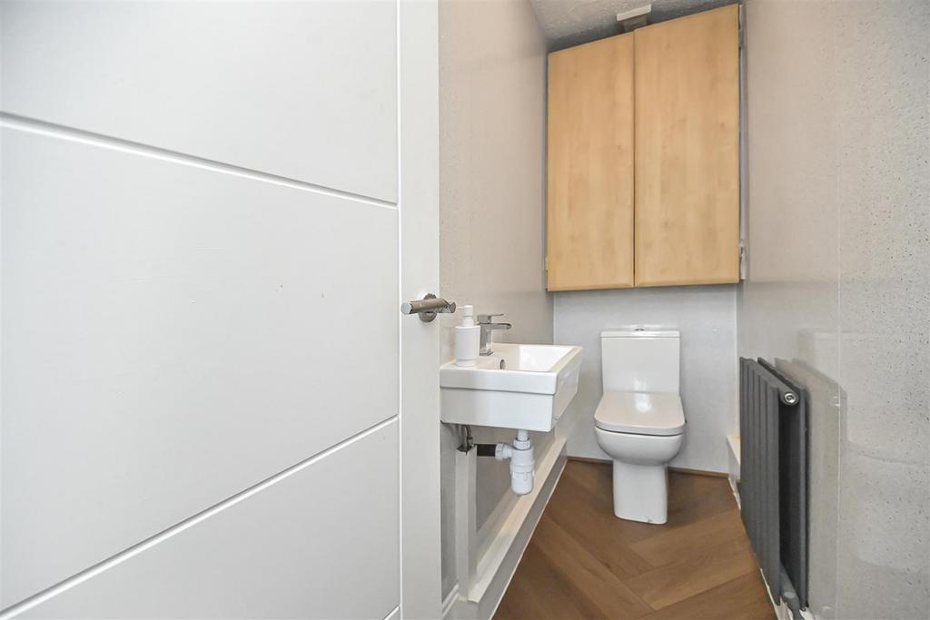 164 The Avenue WC.jpg